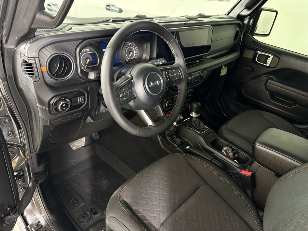 New 2026 Granite Crystal Metallic Clearcoat Jeep Mojave image 15