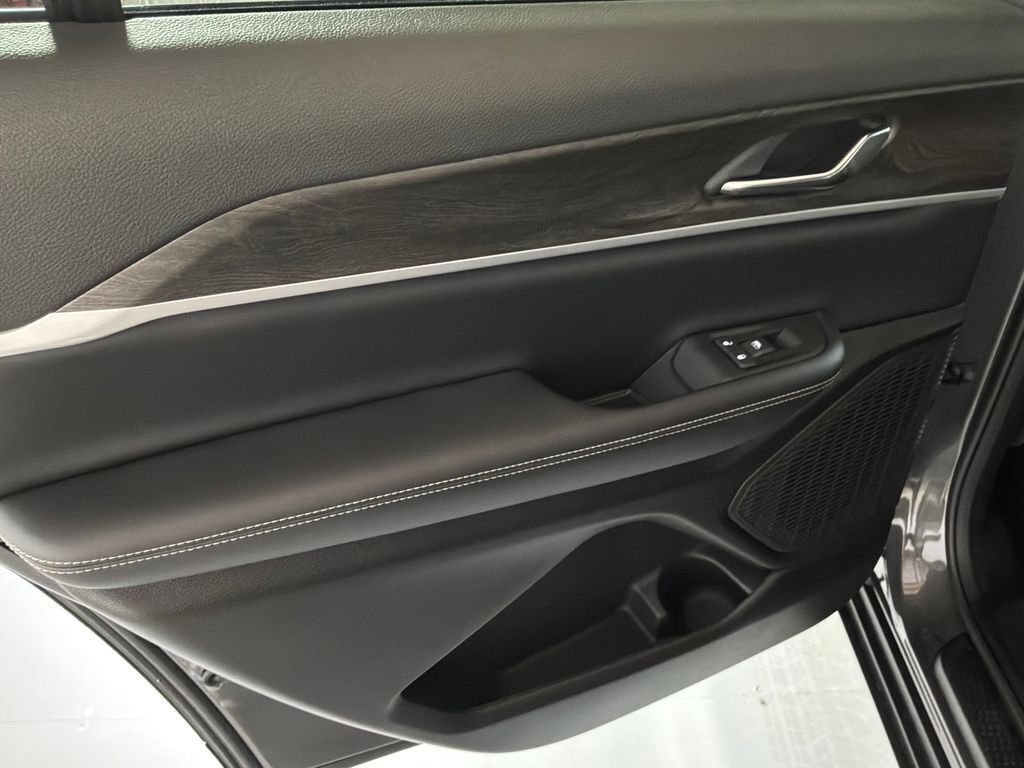 New 2026 Baltic Gray Metallic Clearcoat Jeep Altitude image 13