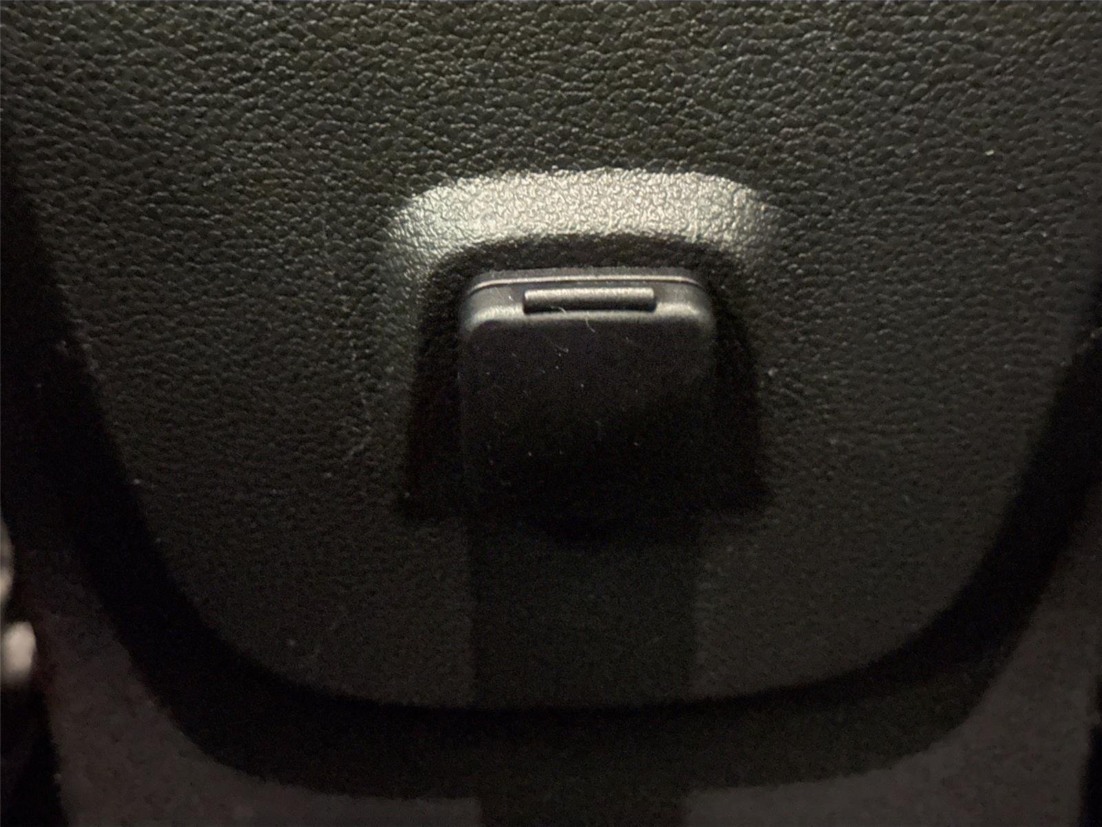 Used 2018 Ingot Silver Ford SE image 34