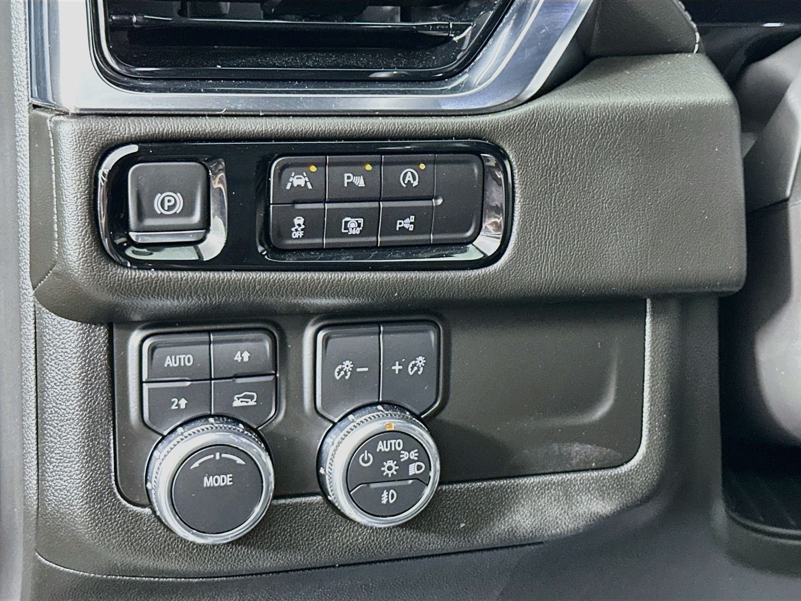 Used 2025 Summit White GMC Denali image 11