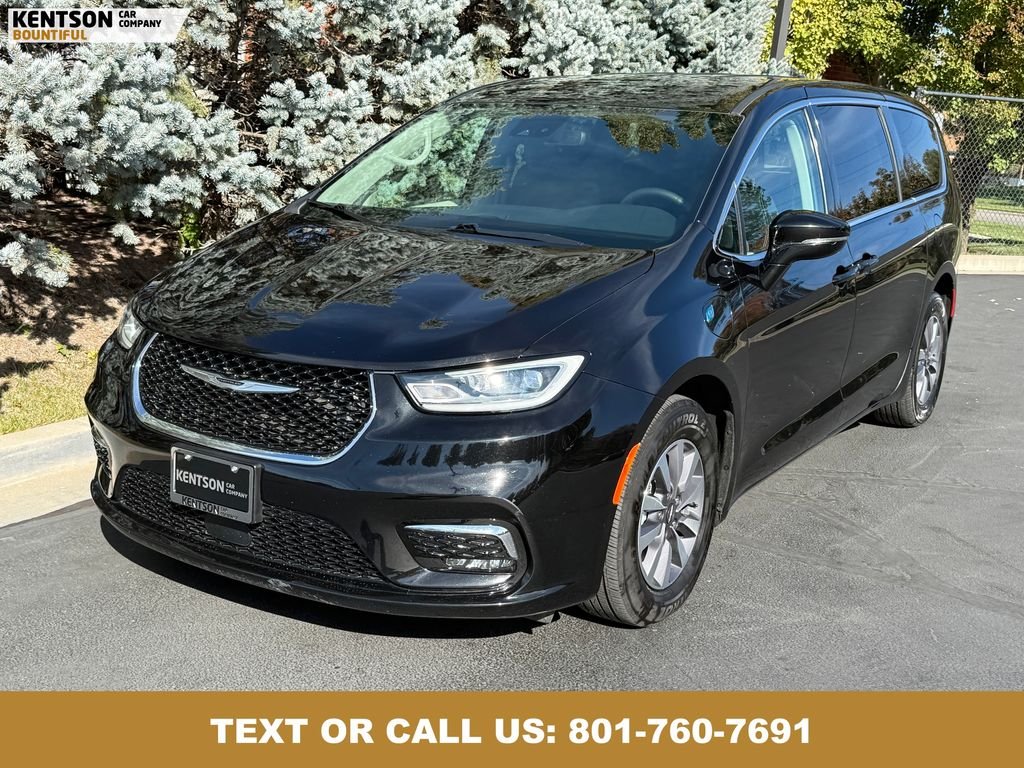 2024 Chrysler Pacifica Hybrid photo 2