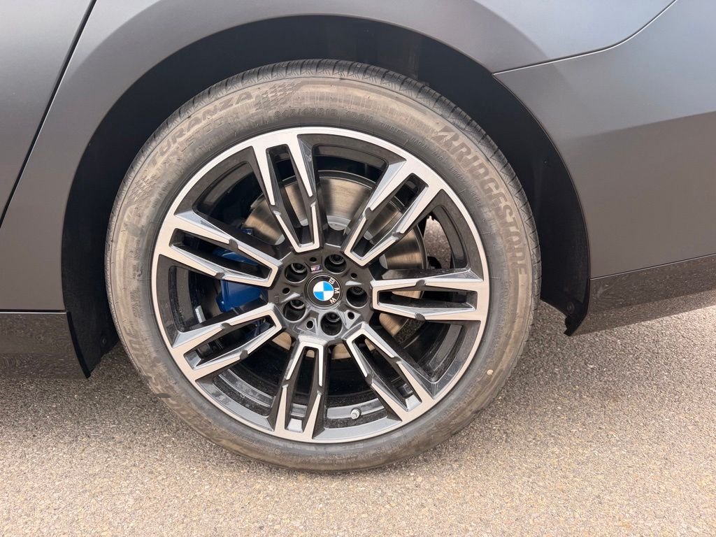 New 2027 Gray BMW 540i xDrive image 5