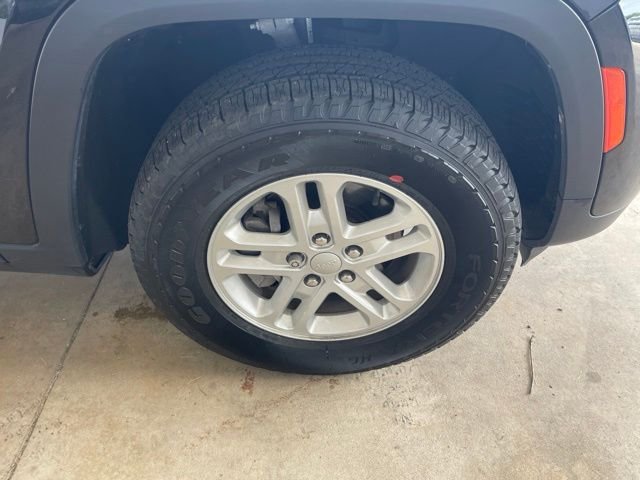 Used 2023 Black Jeep Laredo image 7