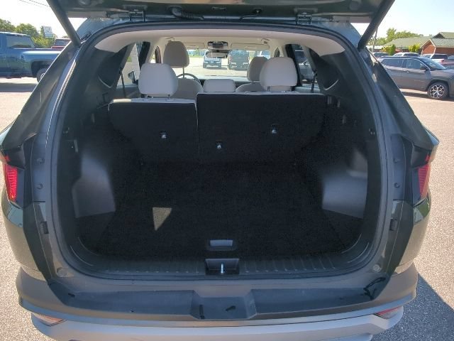 Used 2025  Hyundai SEL image 17