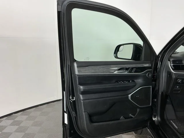 Used 2022 Diamond Black Crystal Pearlcoat Jeep Series III image 12