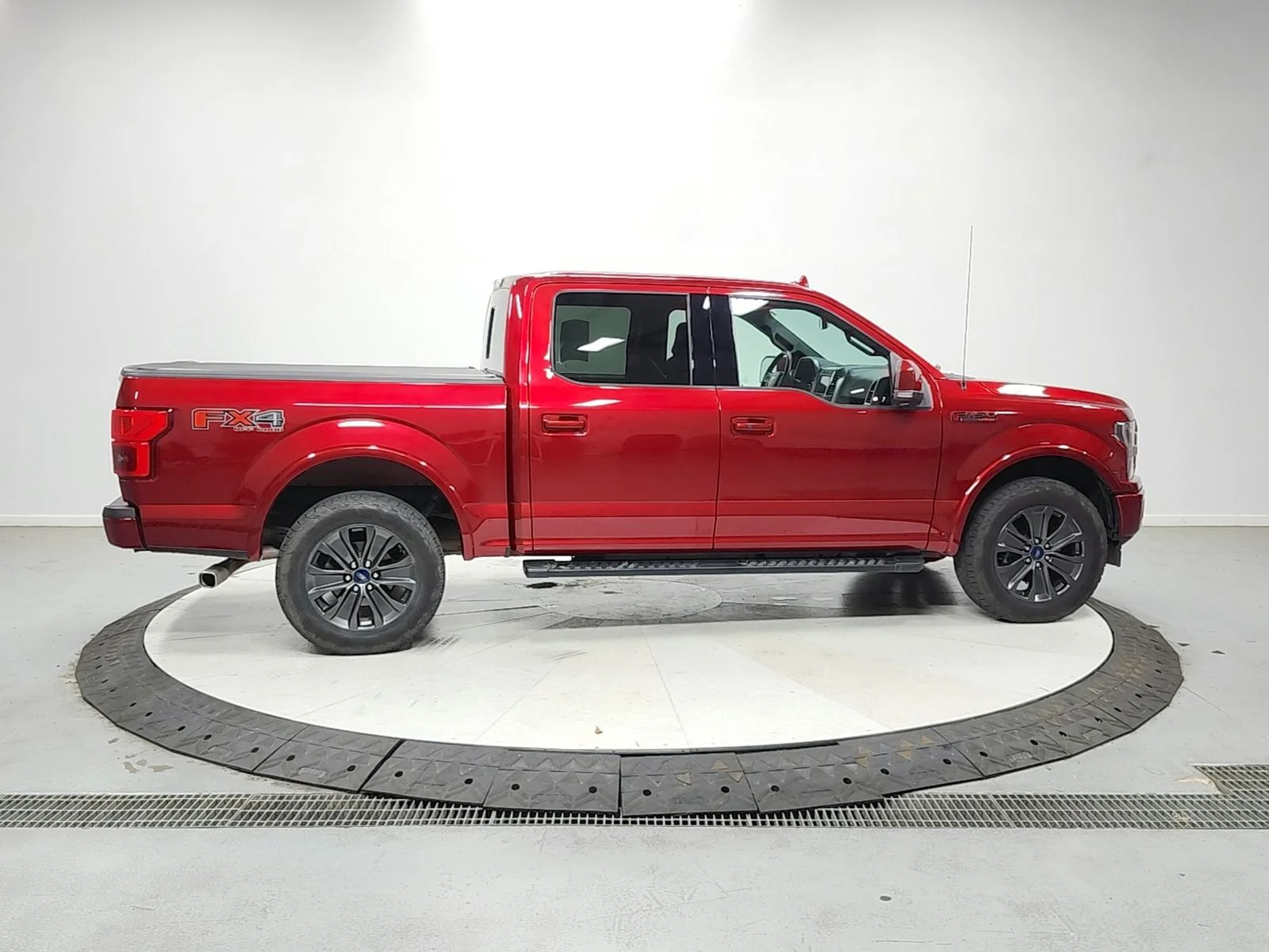 Used 2018 Red Ford Lariat image 9