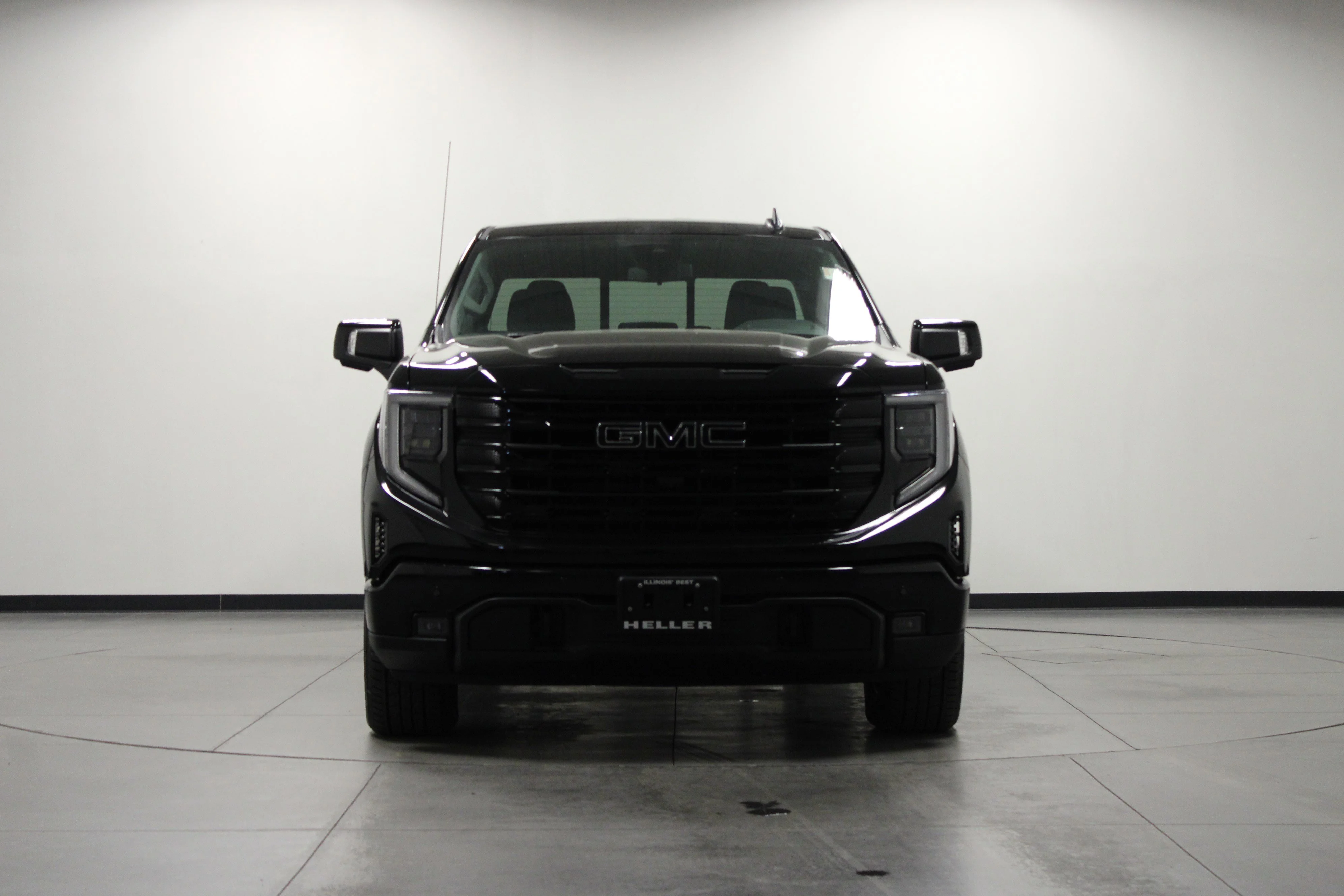 New 2025 Onyx Black GMC Elevation image 9