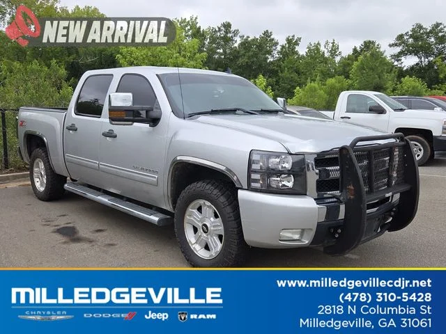 Used 2011 Silver Chevrolet LT image 1