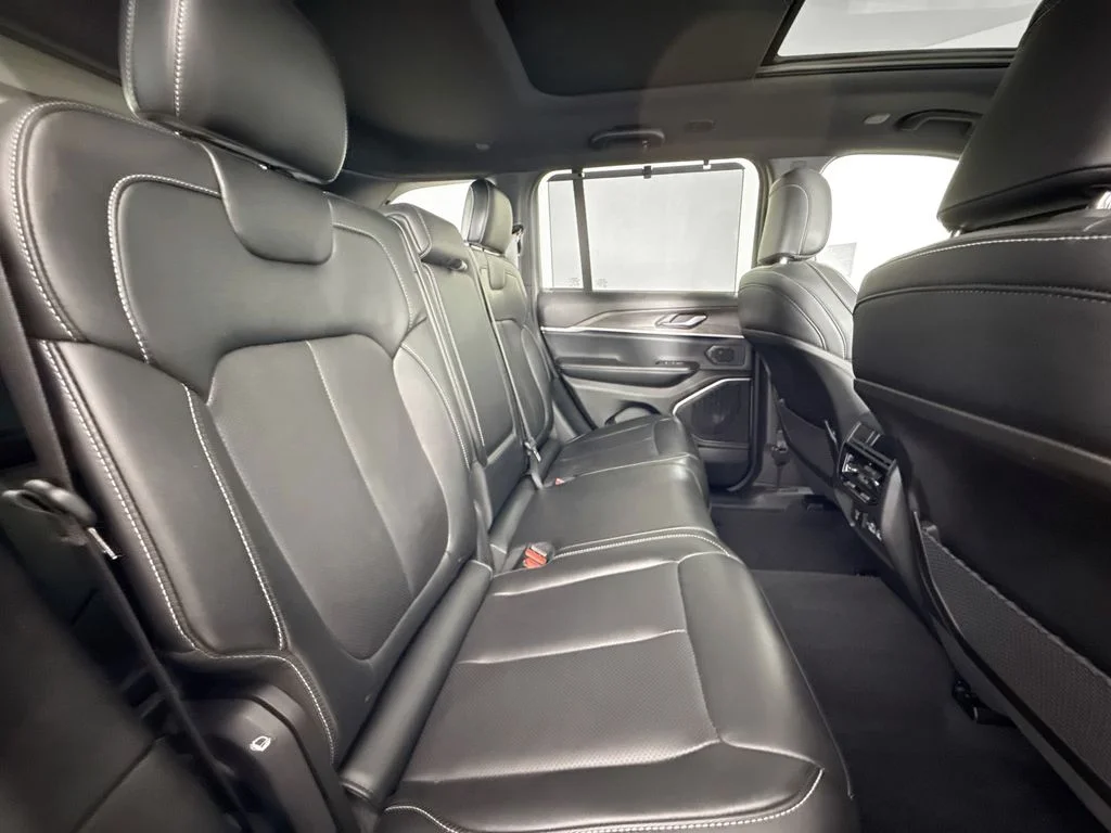 Used 2024 Silver Jeep 4xe image 28