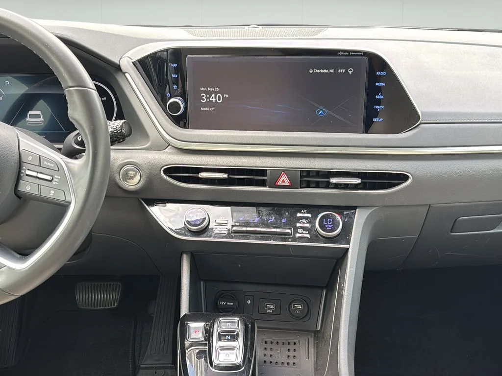 Used 2023 Serenity White Hyundai SEL image 18