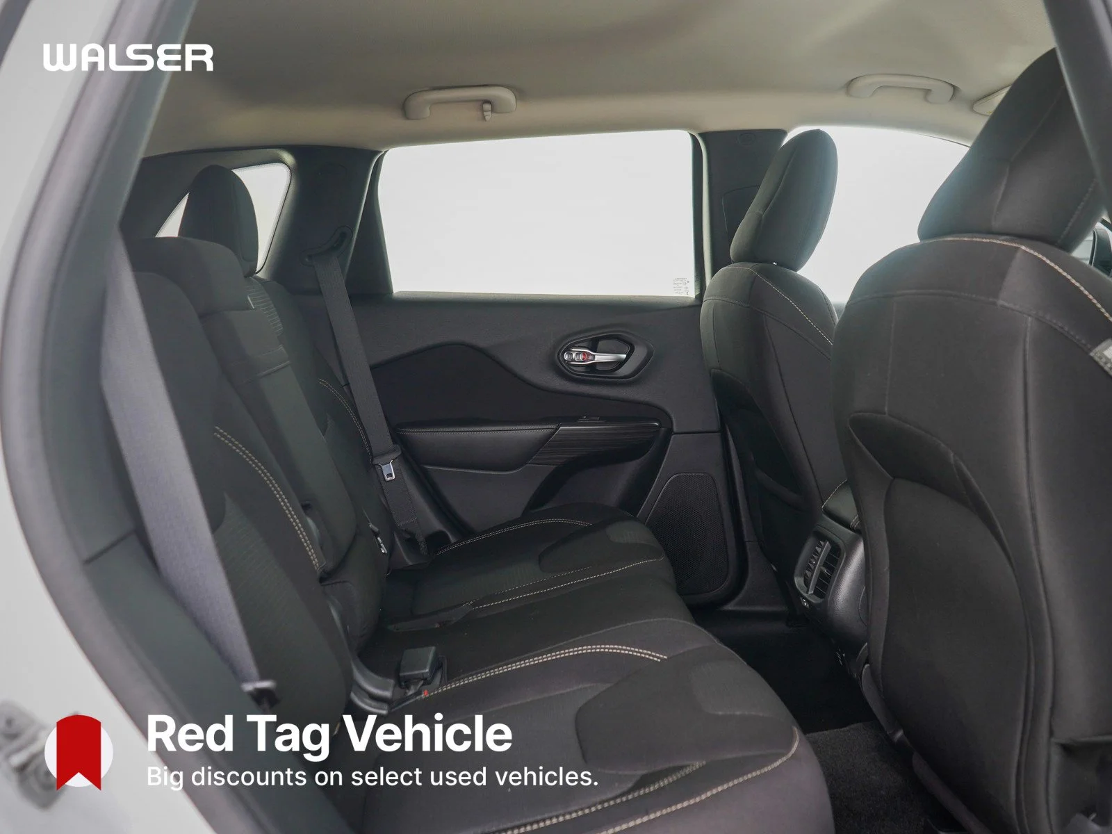 Used 2015 Bright White Clearcoat Jeep Latitude image 13