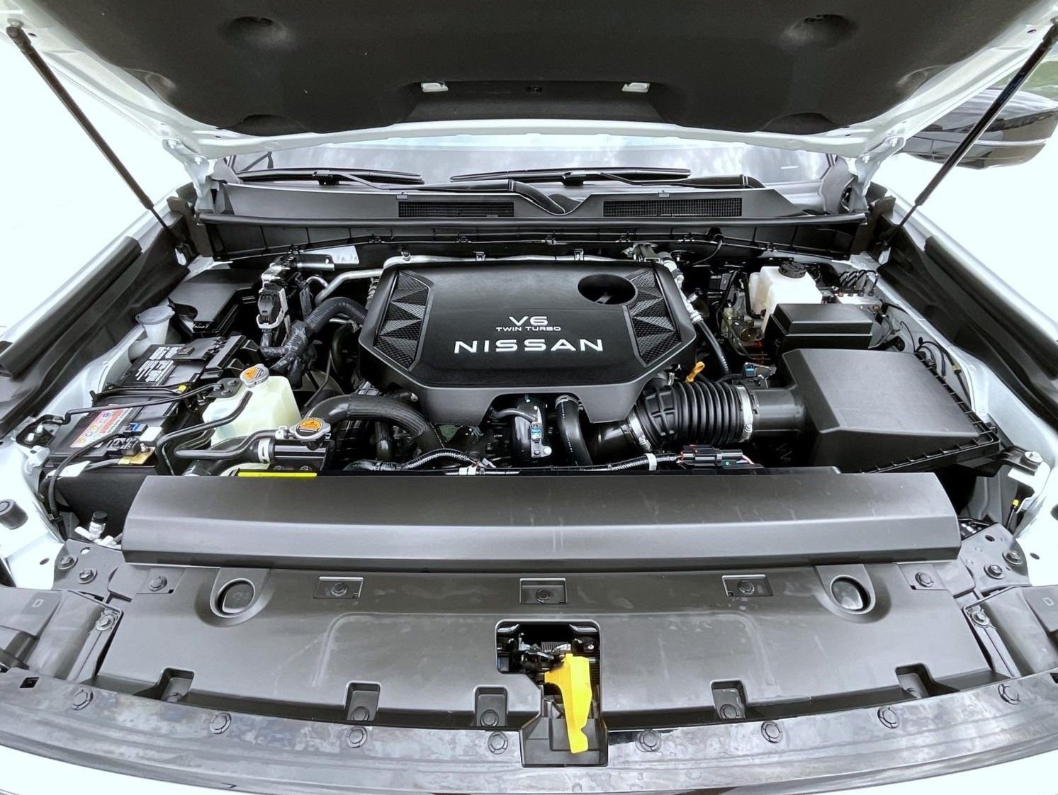 Used 2025 White Nissan Platinum Reserve image 27