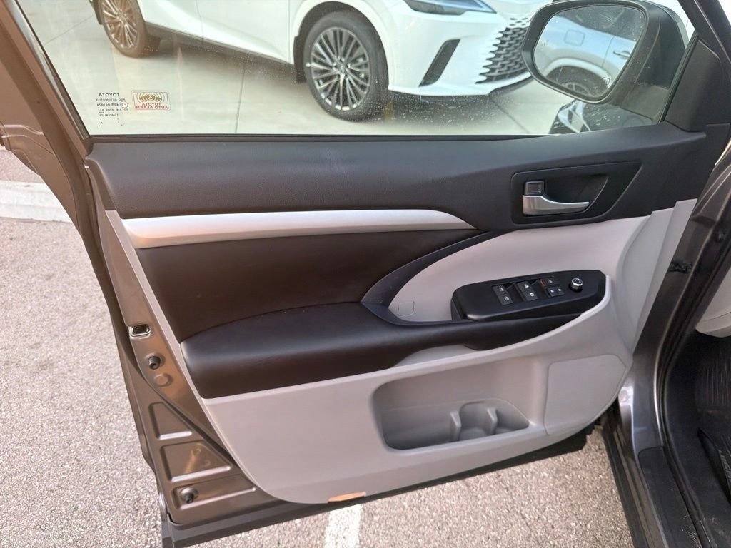 Used 2019 Predawn Gray Mica Toyota SE image 22