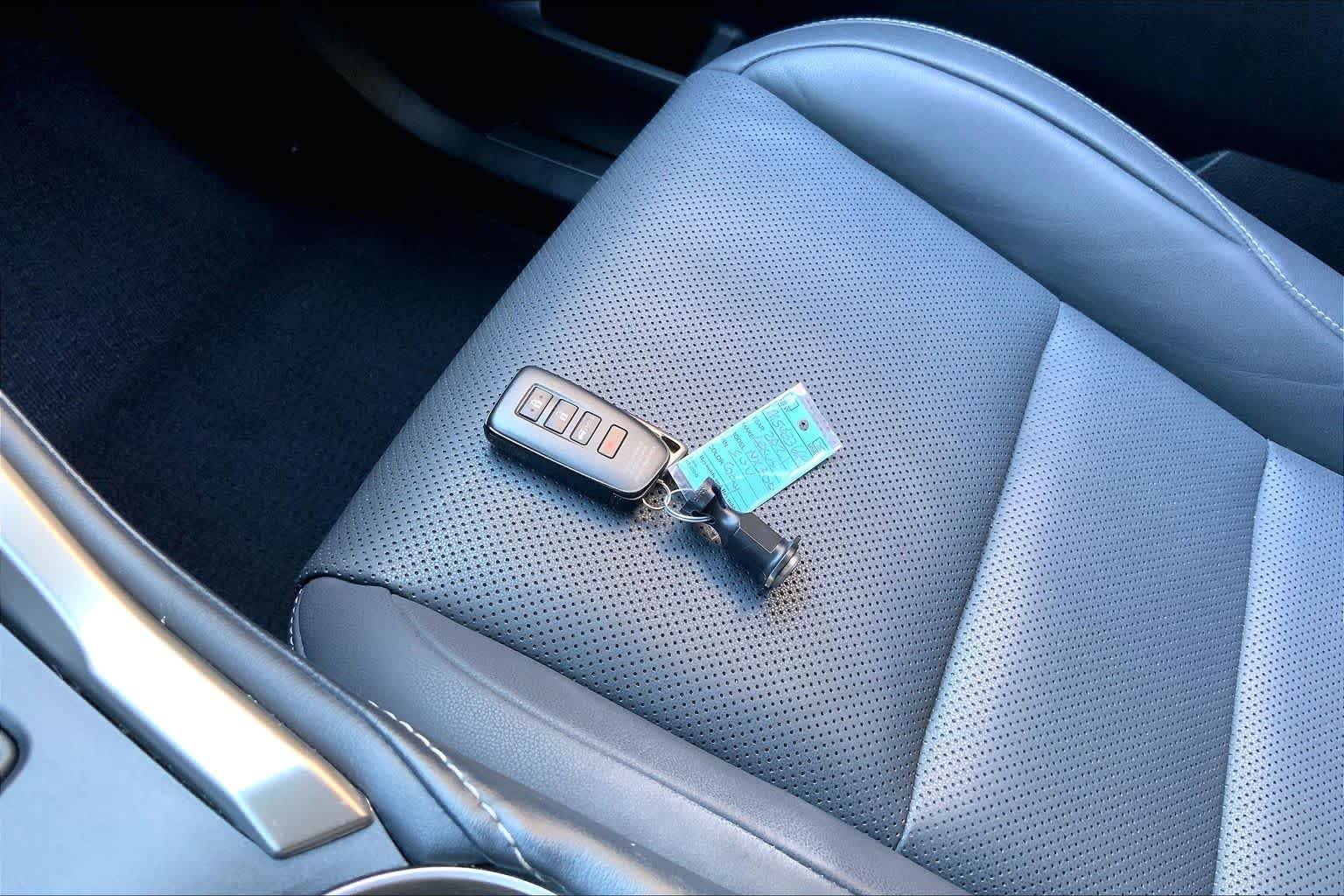 Used 2021 Atomic Silver Lexus  image 15
