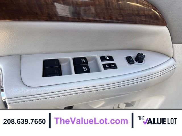 Used 2010 White Nissan Platinum image 26