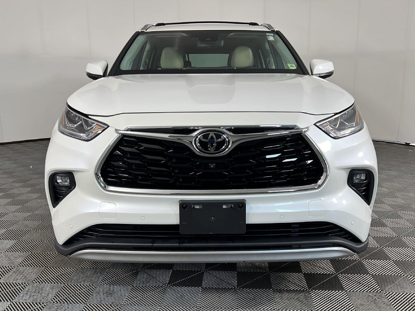 Used 2021 Blizzard Pearl Toyota Platinum image 13