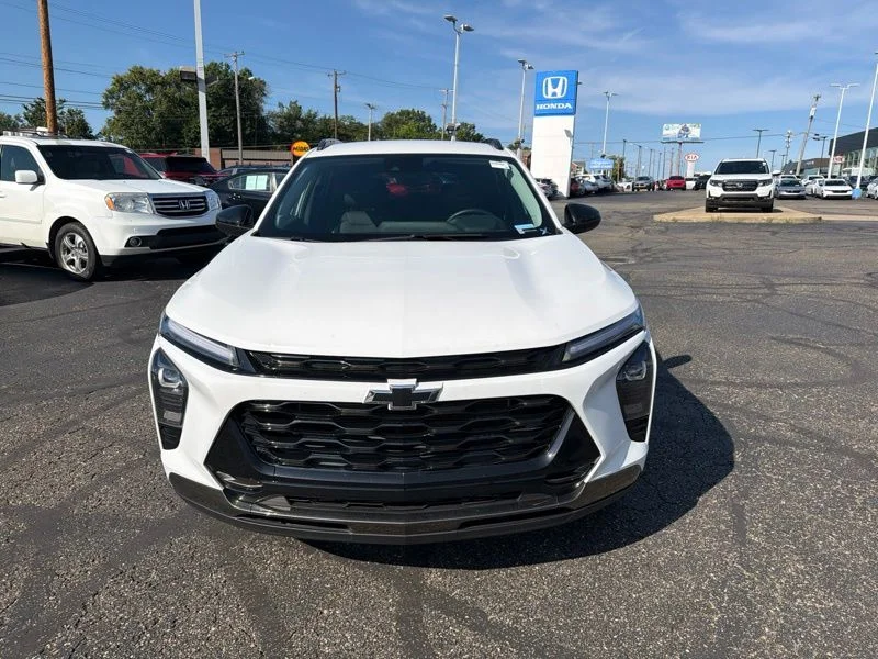Used 2025 White Chevrolet ACTIV image 2