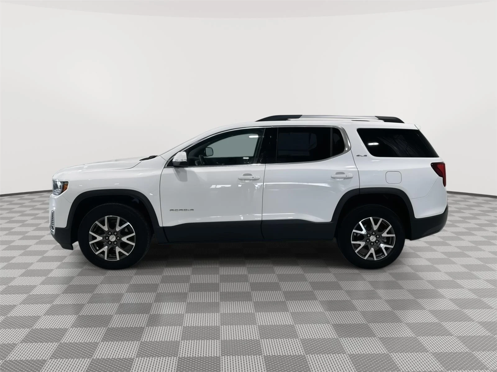 Used 2023 Summit White GMC SLE image 2