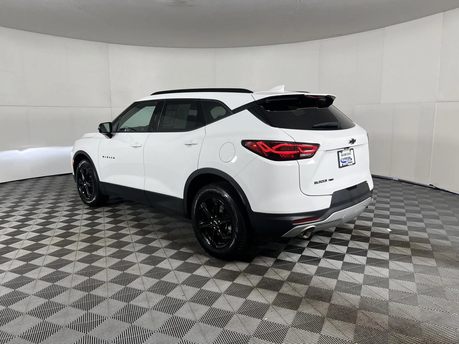 Used 2024 Summit White Chevrolet 3LT image 19
