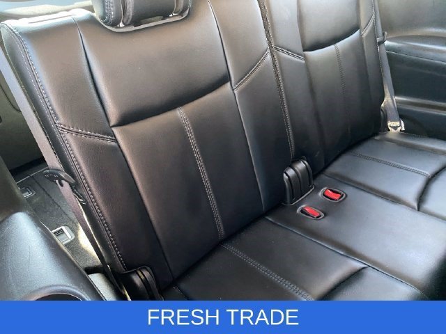 Used 2018 Caspian Blue Nissan SL image 15