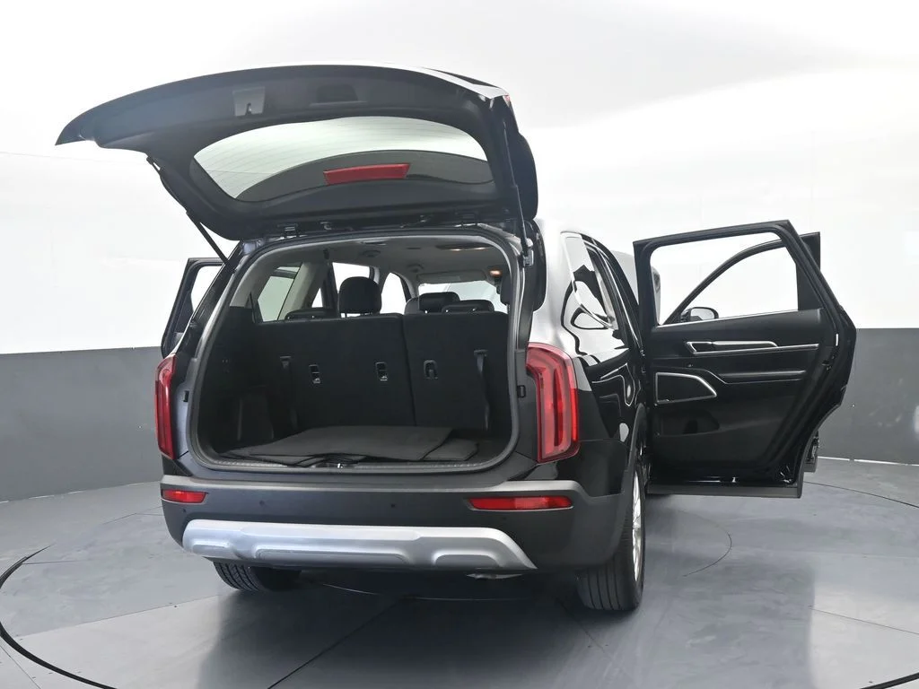 Used 2022 Ebony Black Kia LX image 77