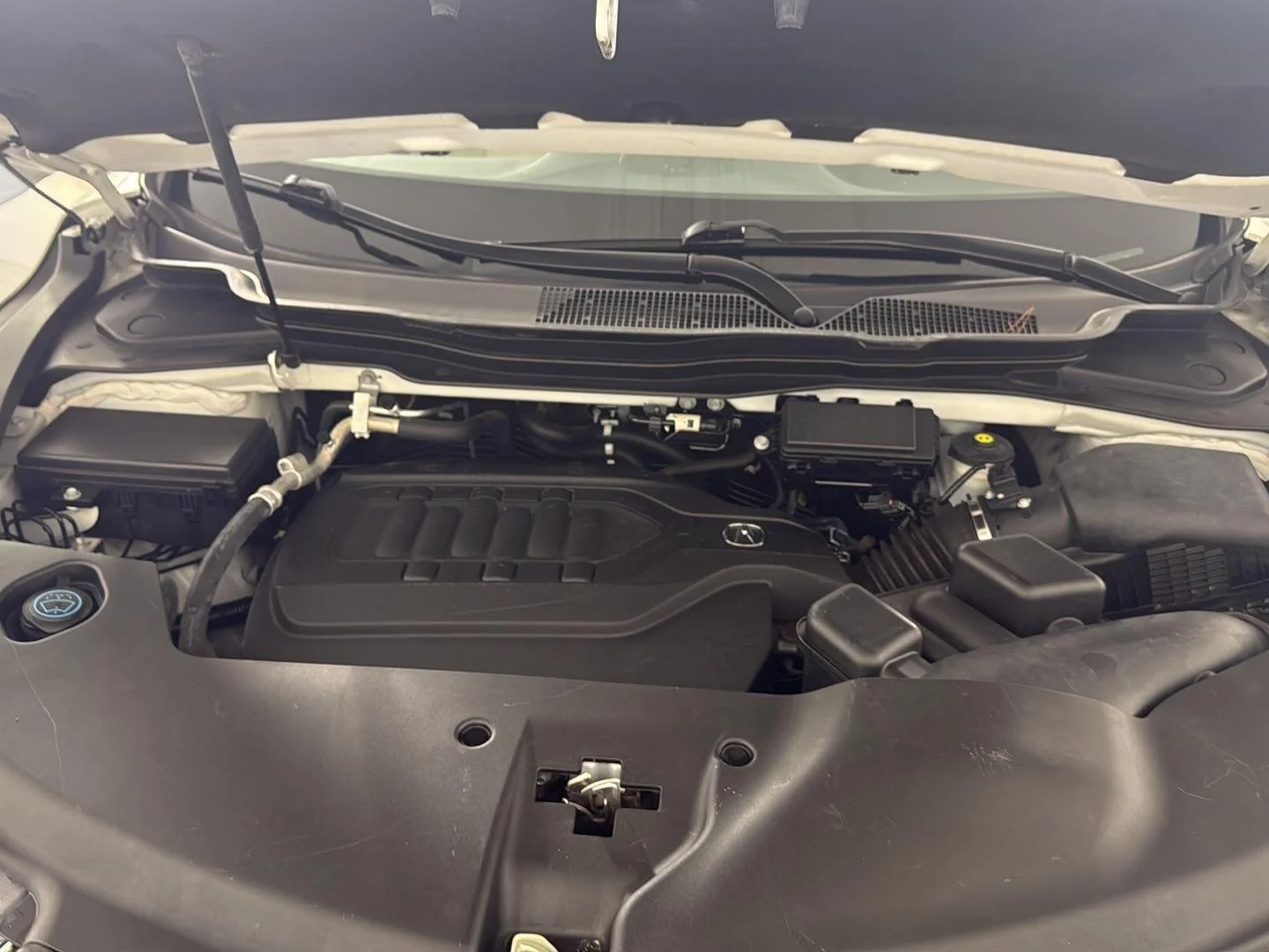 Used 2018 White Acura SH-AWD w/Technology Pkg image 27