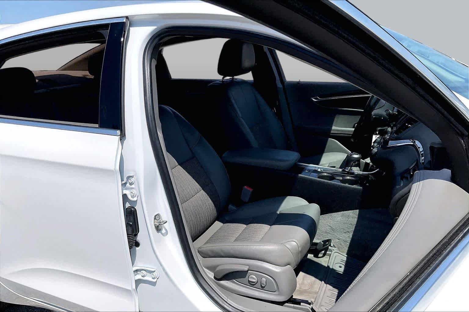 Used 2016 Summit White Chevrolet LT image 9