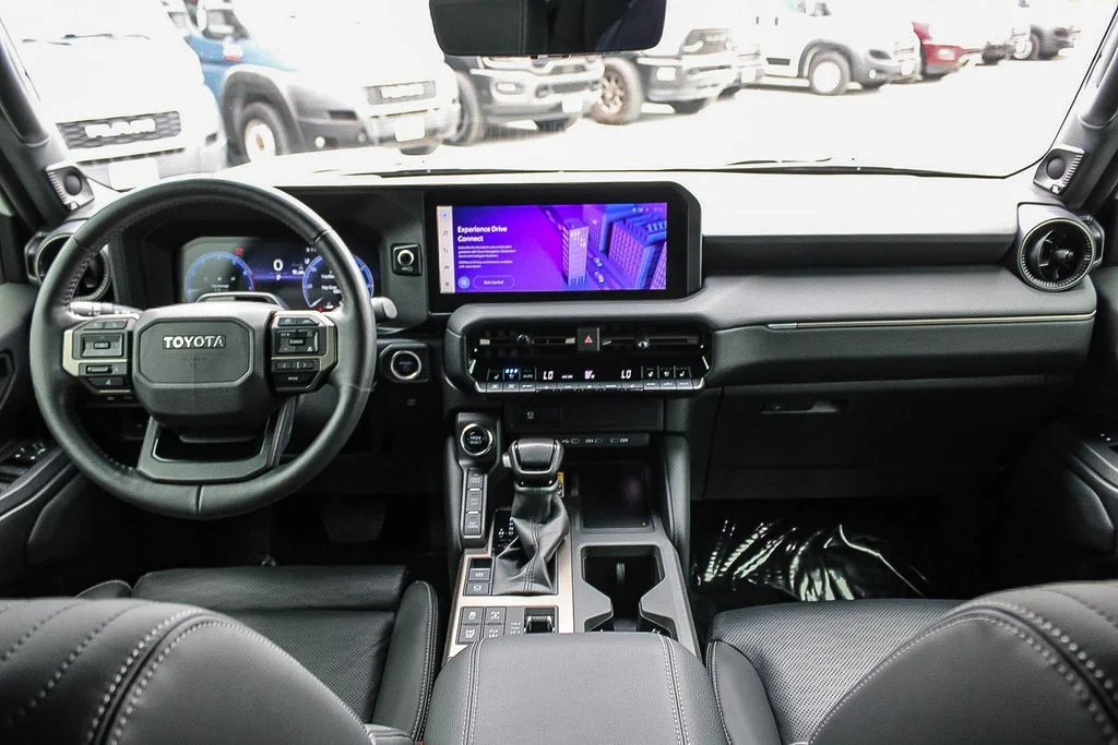 Used 2025  Toyota Base image 13