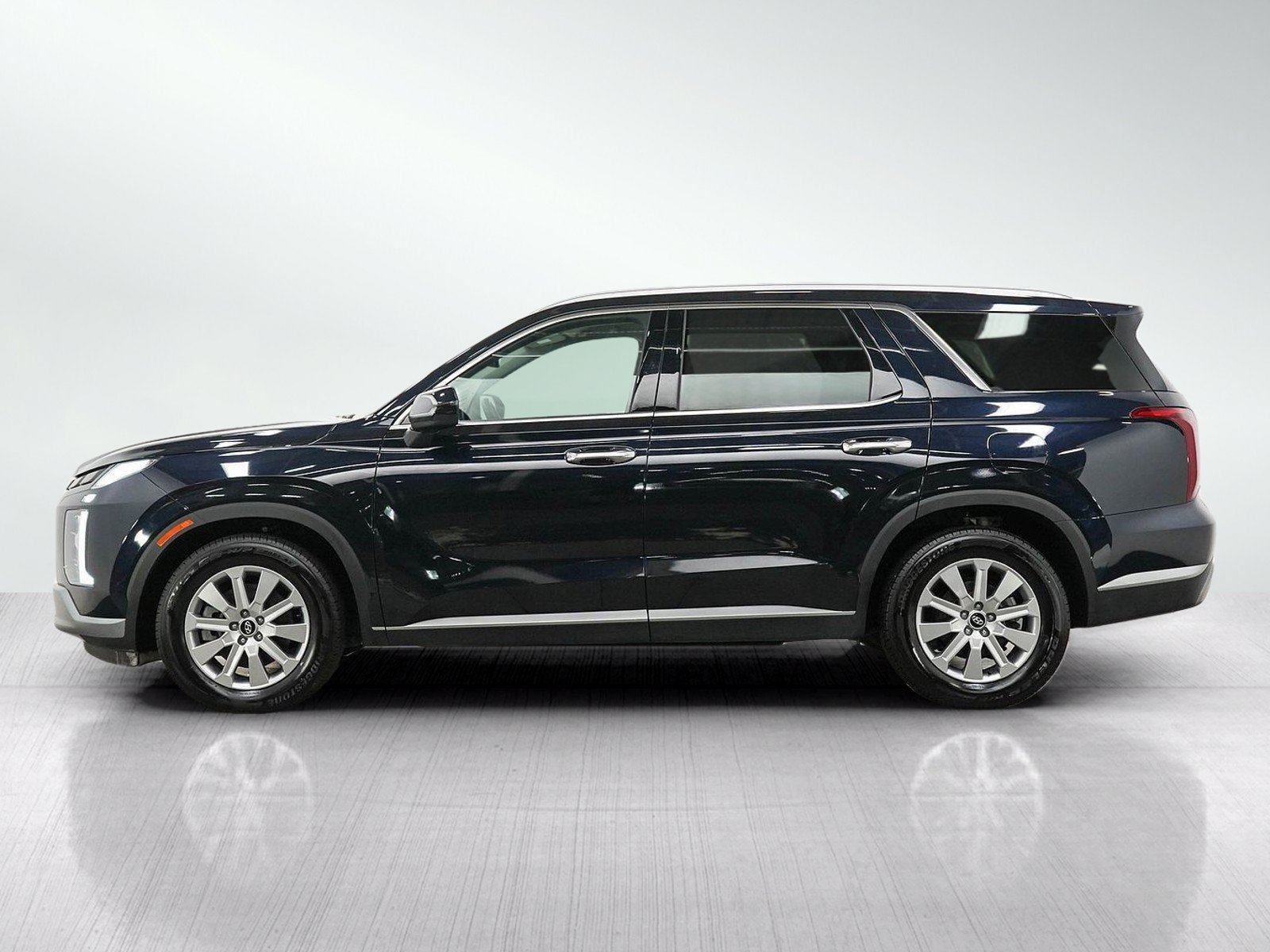Used 2025 Hyundai Palisade SEL with VIN KM8R2DGE4SU873025 for sale in Minneapolis, Minnesota