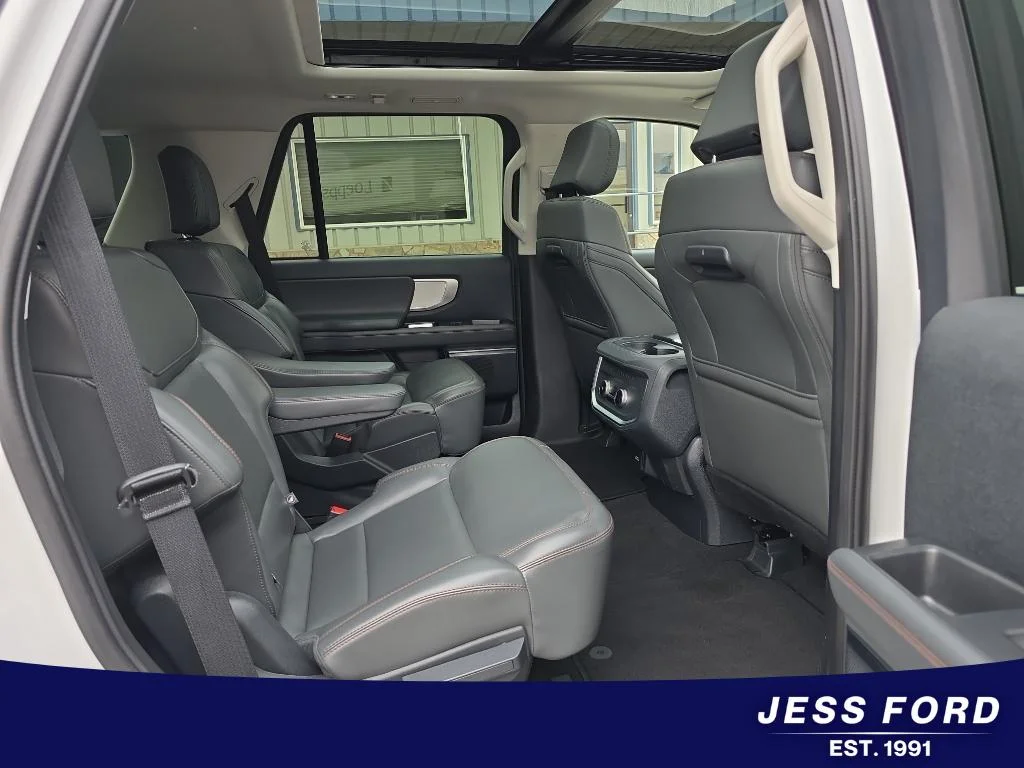 Used 2025 Oxford White Ford Active image 12