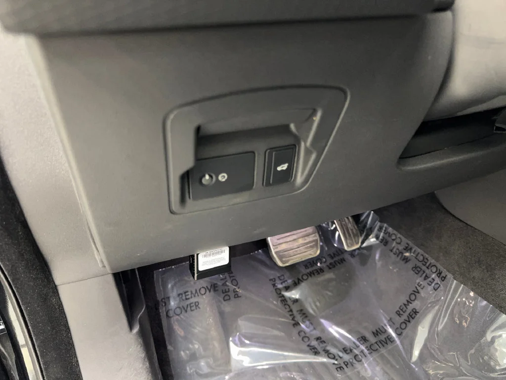 Used 2023 Black Land Rover R-Dynamic S image 57