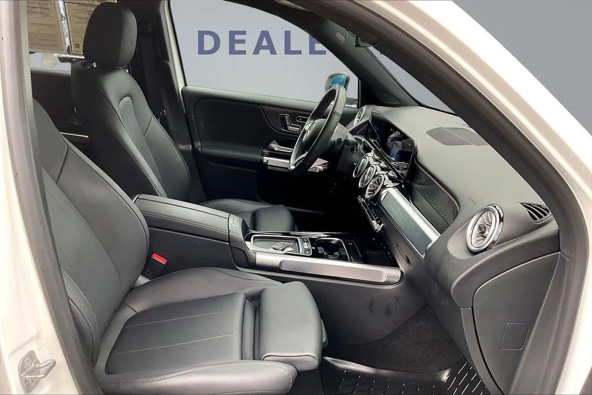 Used 2024  Mercedes-Benz 4MATIC® image 29