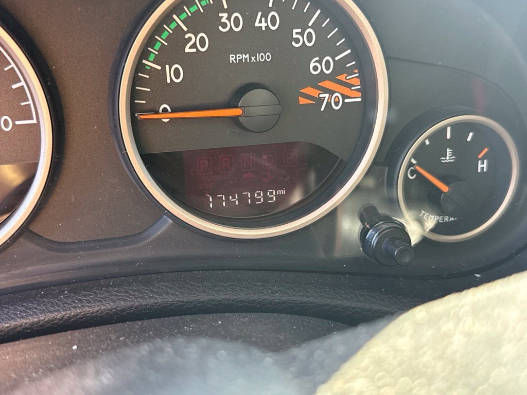 Used 2017 White Jeep Unlimited Sahara image 6