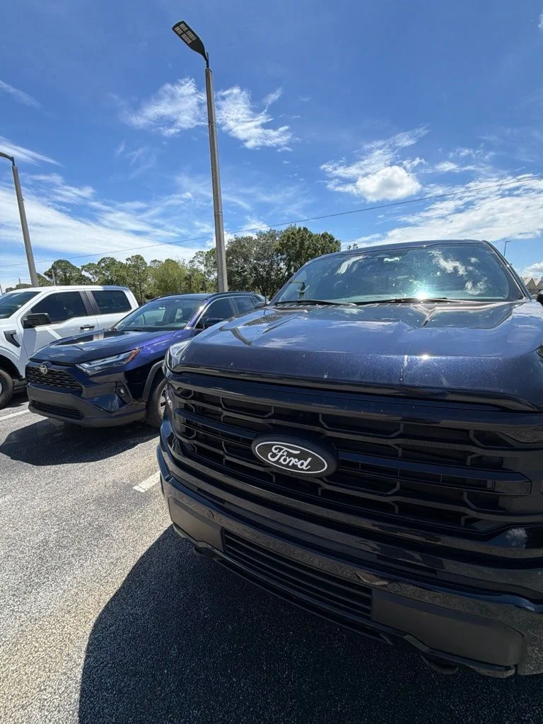 Used 2024 Blue Ford XLT image 3