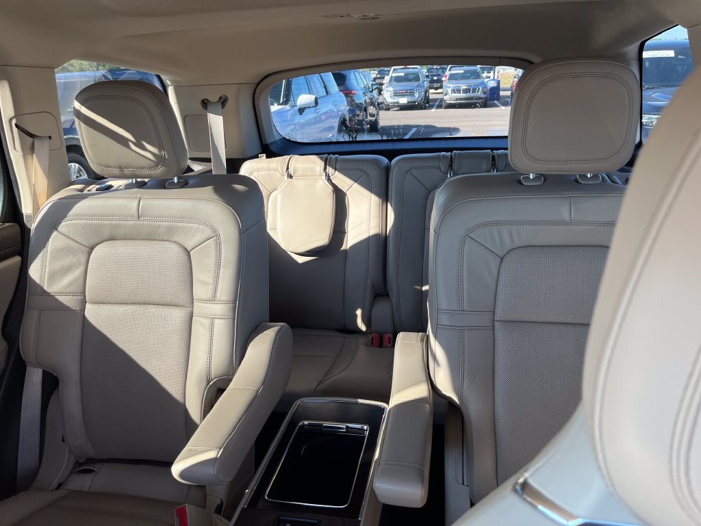 Used 2023 White Lincoln Reserve image 13