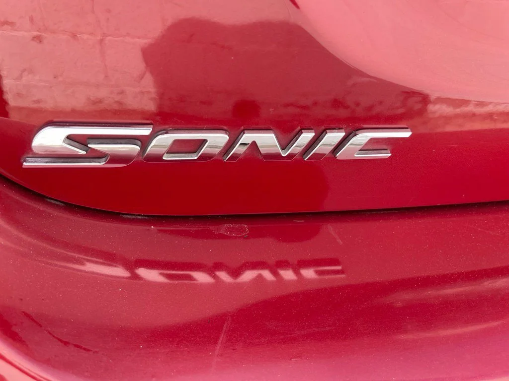 Used 2017 CAJUN RED TINTCOAT Chevrolet LT image 33