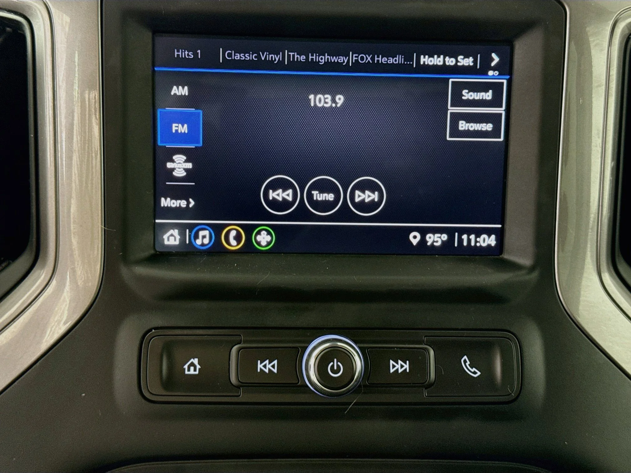 Used 2022 Silver Ice Metallic Chevrolet Custom image 17