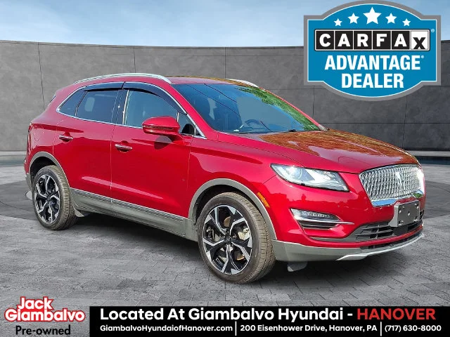Used 2019 Red Lincoln Reserve image 1