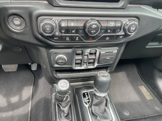 Used 2023 Black Jeep Altitude image 12