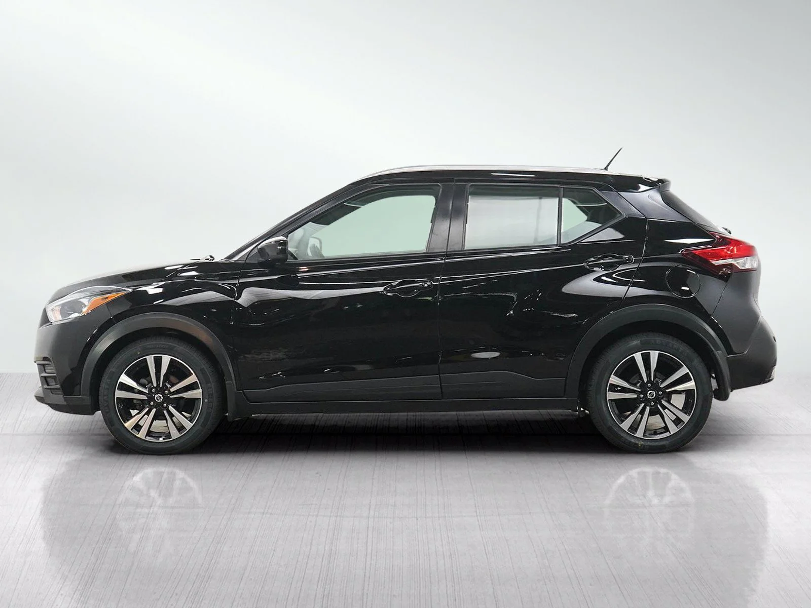 Used 2020 Nissan Kicks SV with VIN 3N1CP5CV9LL547419 for sale in Burnsville, Minnesota