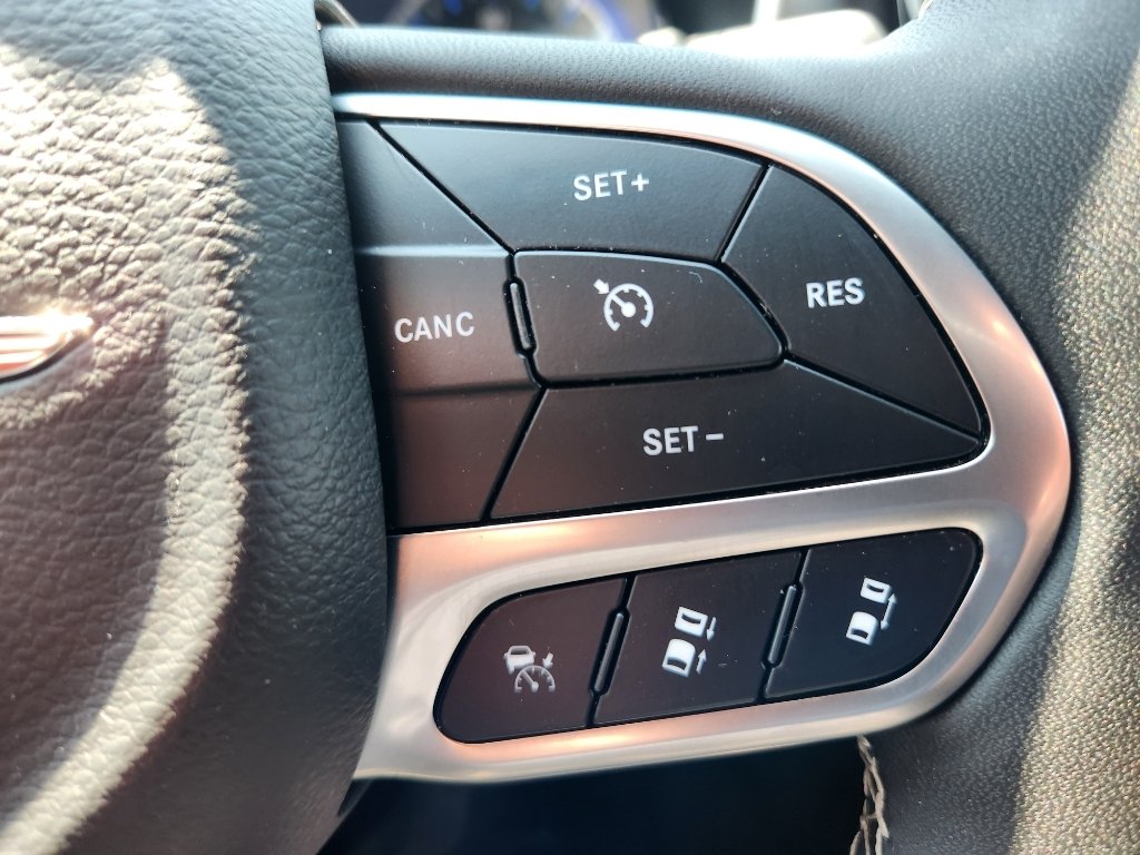 Used 2025 Diamond Black Crystal Pearlcoat Chrysler Select image 26