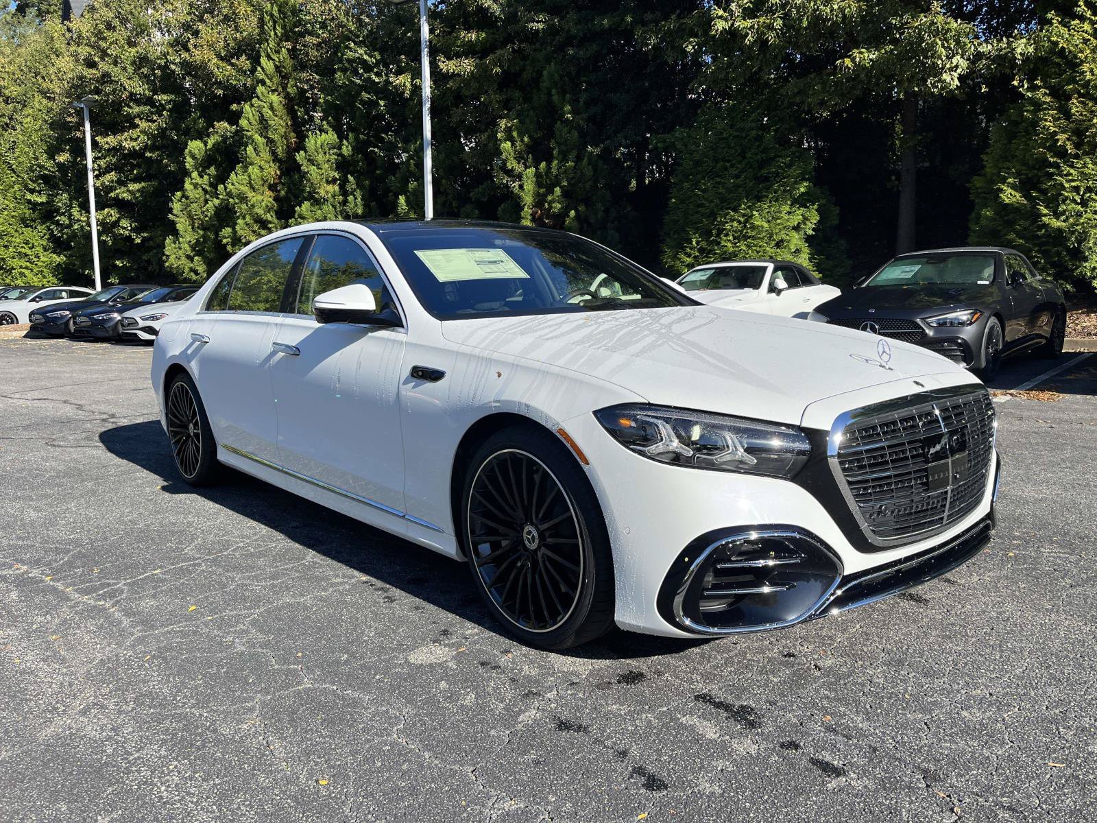 New 2027 MANUFAKTUR Moonlight White Metallic Mercedes-Benz S 580 4MATIC® Sedan image 5