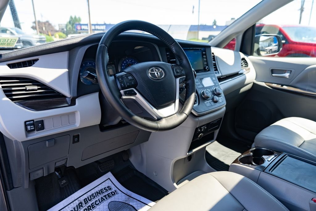 Used 2020 Predawn Gray Mica Toyota XLE image 26