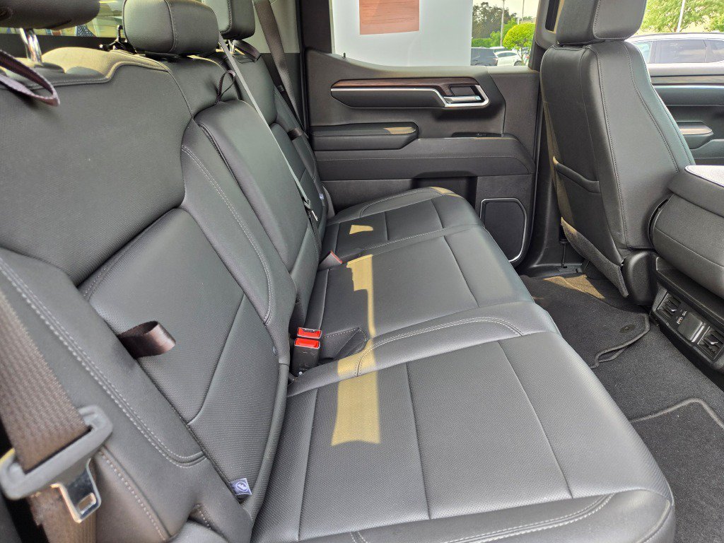 2025 GMC Sierra 1500 SLT - Photo 11