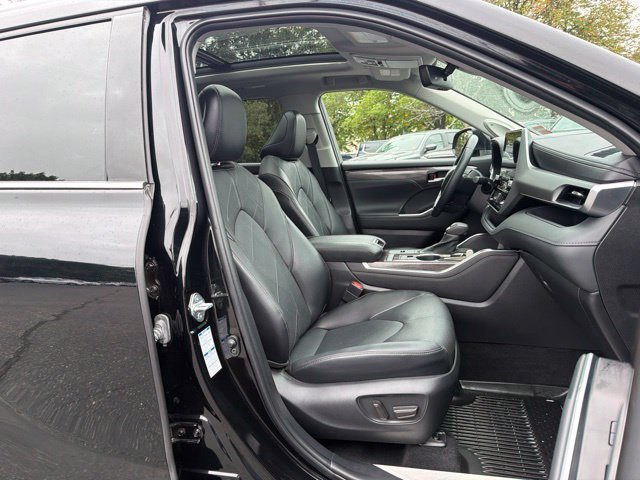 Used 2022 Midnight Black Metallic Toyota Platinum image 31