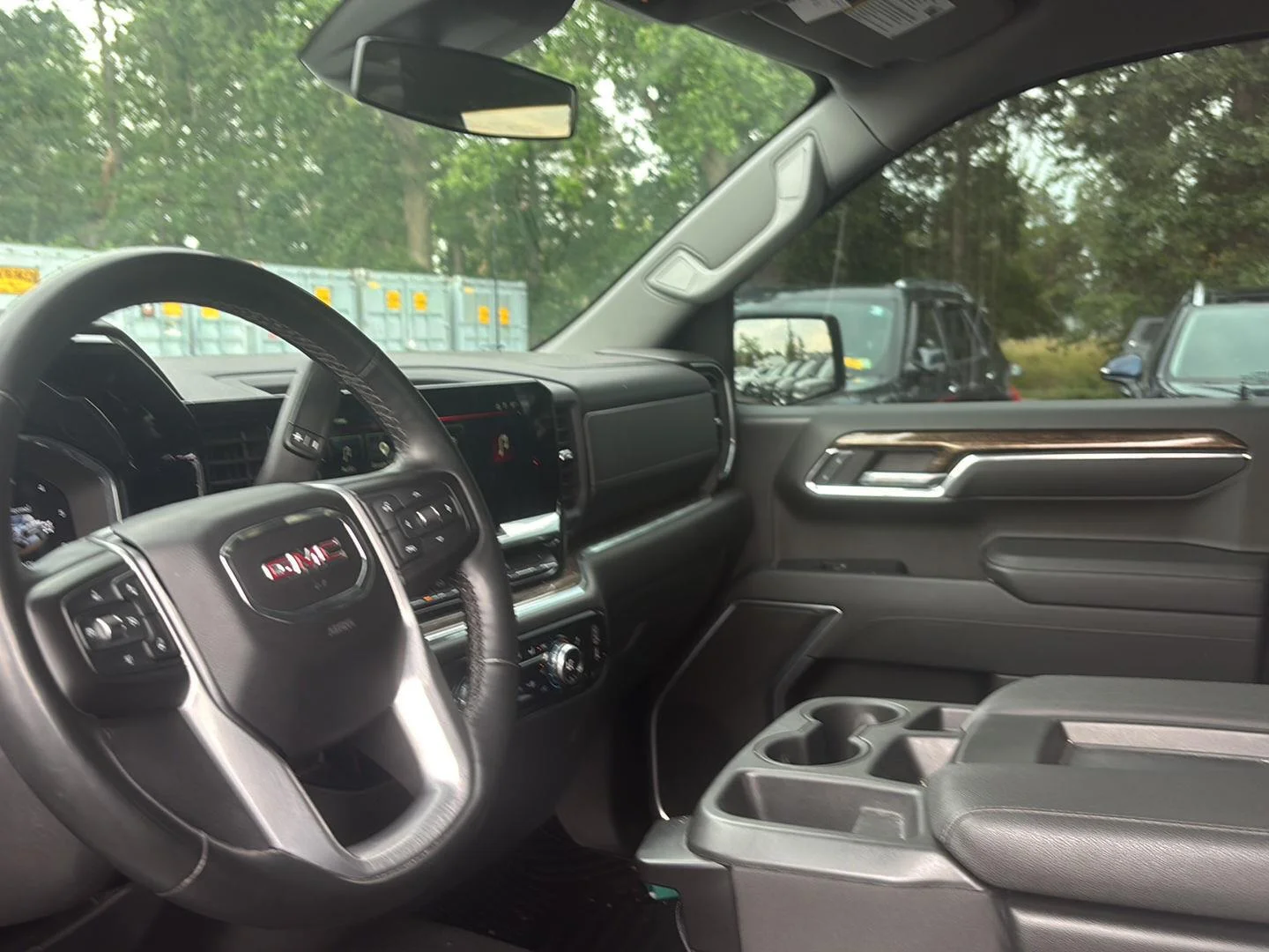 Used 2023 Summit White GMC Elevation image 9