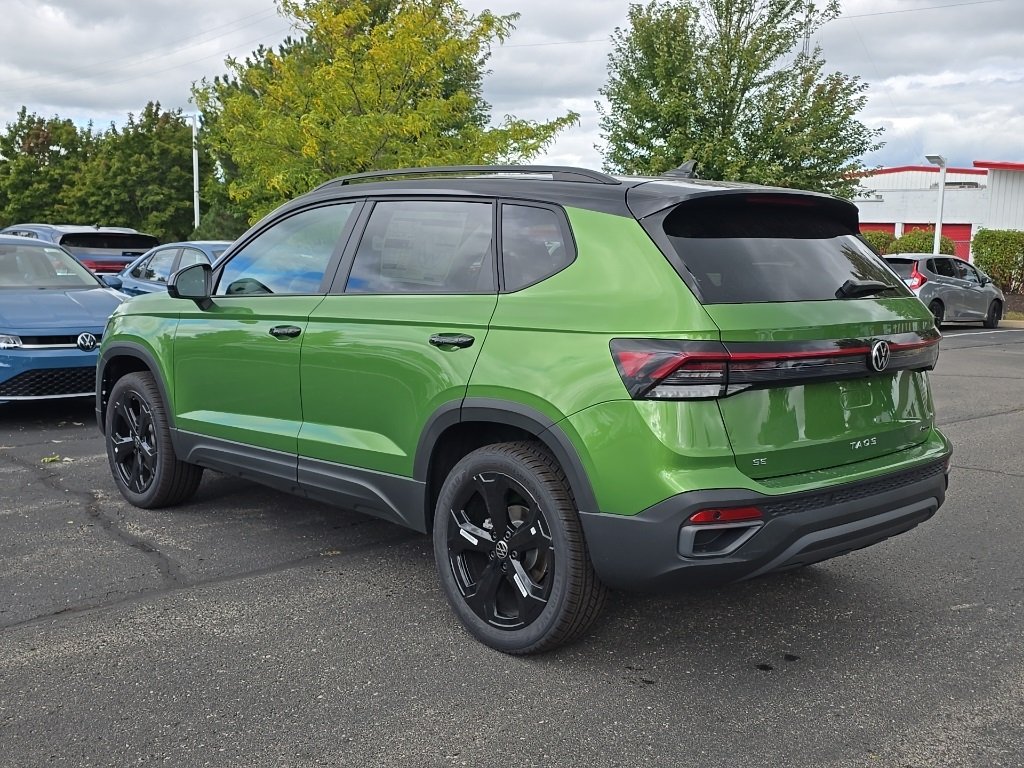 2025 Volkswagen Taos SE photo 2