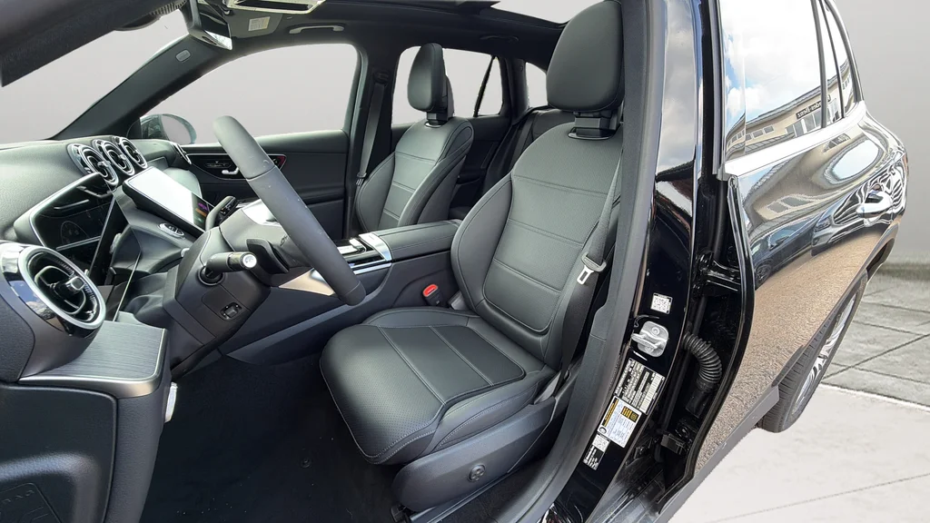 New 2026 Black Mercedes-Benz GLC 300 image 19
