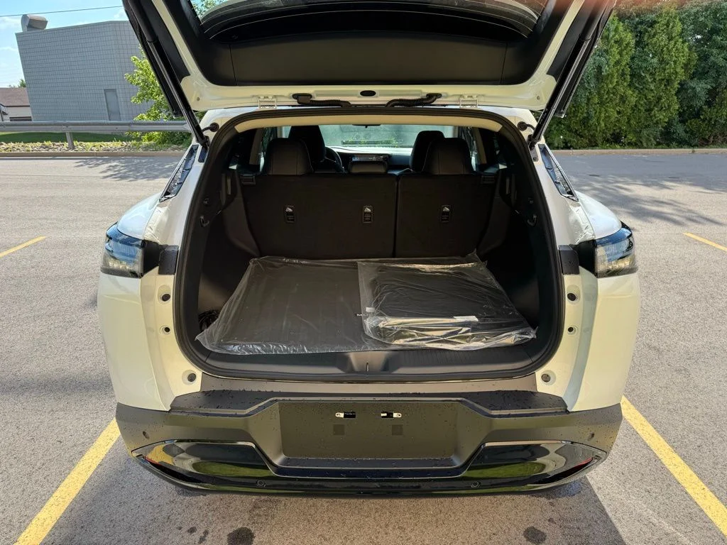 New 2025 Everest White TriCoat Nissan SV image 8