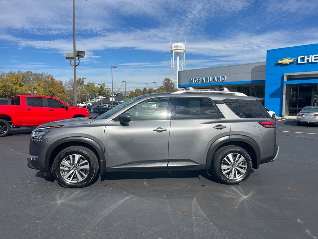 2024 Nissan Pathfinder SL photo 2